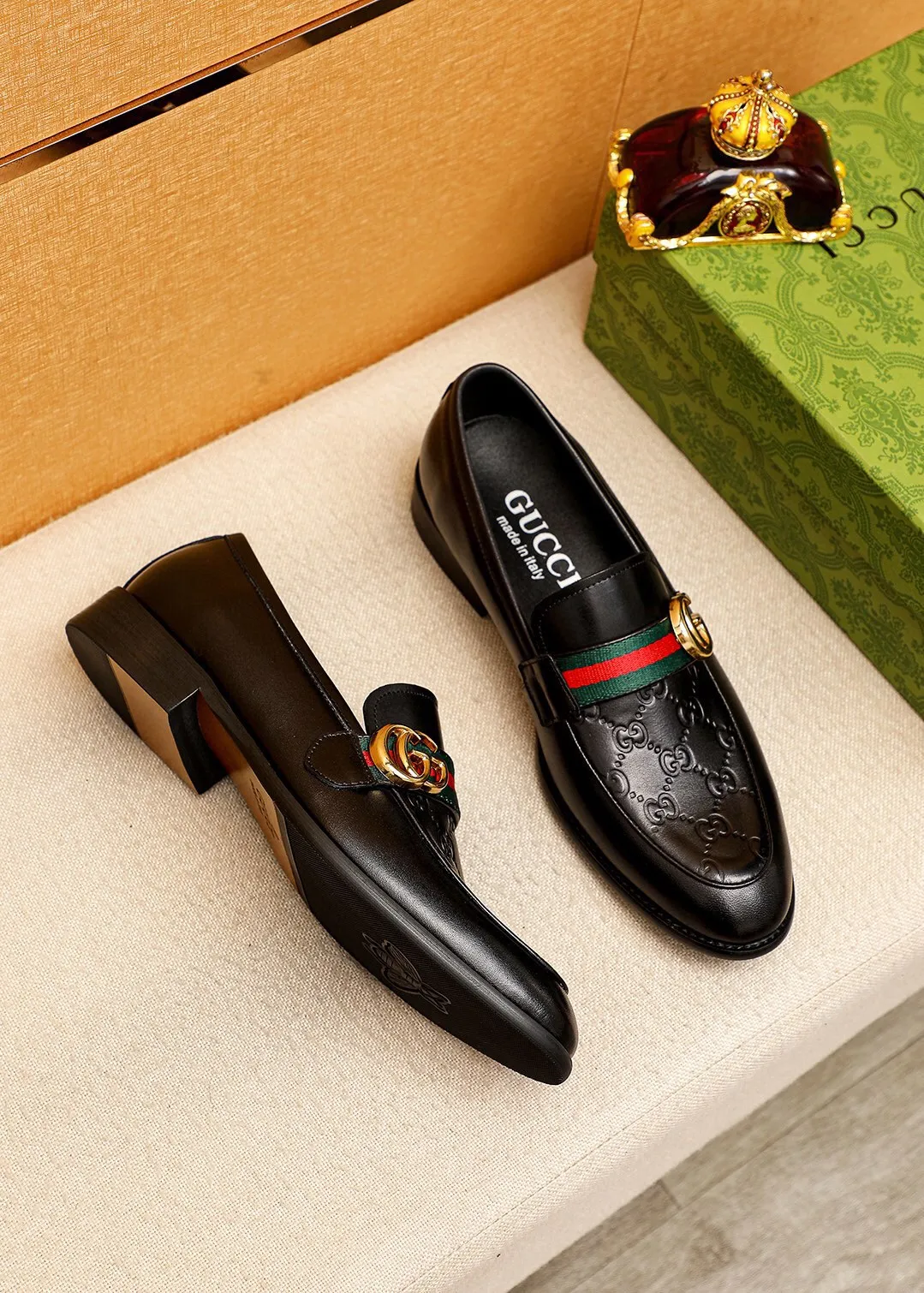 Men's shoes 💰400 💐 Product trademark: GUCCI "Gucci" casual leather shoes Regular size: 39-44 (38.45.46🉑️Customized) Product materials: Selected imported first-layer calfskin embossed upper + luxury hardware buckle, imported 🐑 sheepskin lining. Strong three-dimensional visual effect, original combination outsole Color: 1⃣️color optional